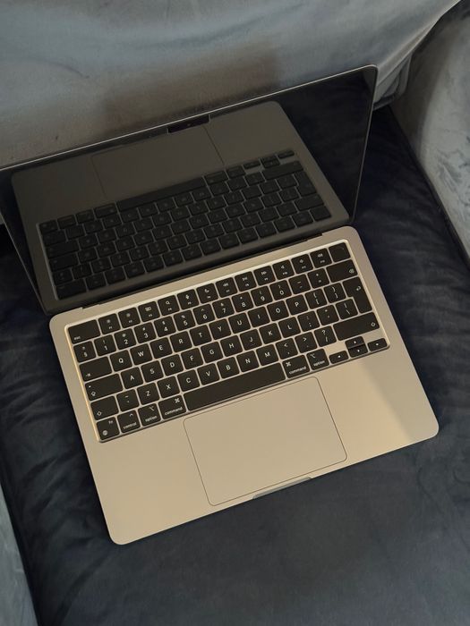 MacBook Air M2 13" / 16 GB / 256 GB