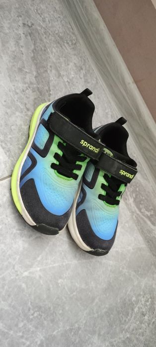 Buty sprandi świecące