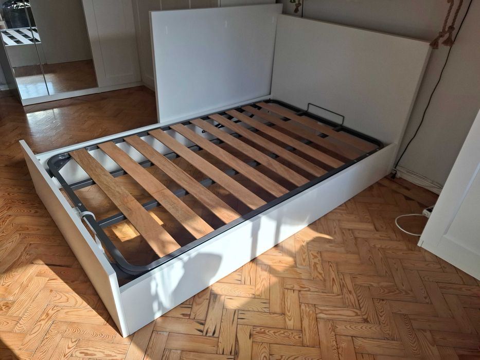 Cama com arrumação (sommier) RESERVADO