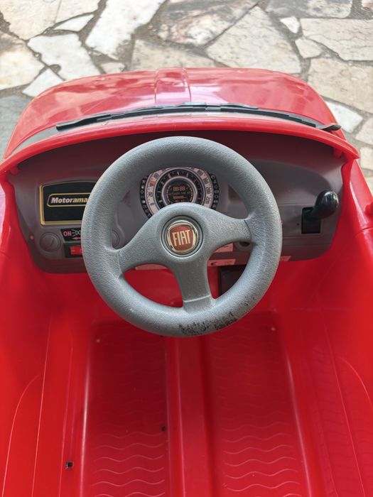 Carro Fiat 500 Crianca, com luzes, Som de musica e apito no volante