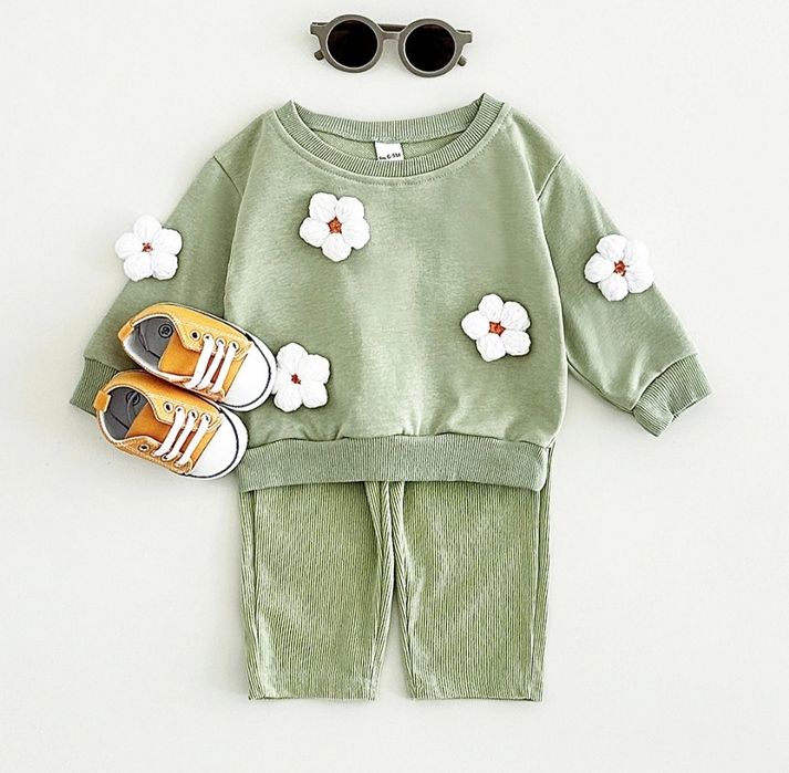 Костюм для дівчинки світшот  та штани  розмір 98