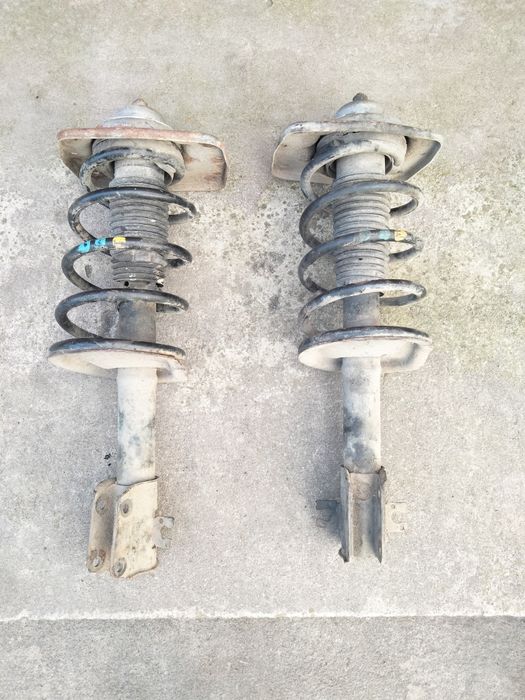 Продам передні стійки Пежо Експерт під реставрацію