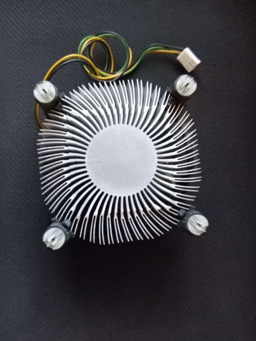 Ryzen 3 2200G Celeron E3300 Dual Core 2.5Ghz. Кулер 775-сокет. Пам'ять