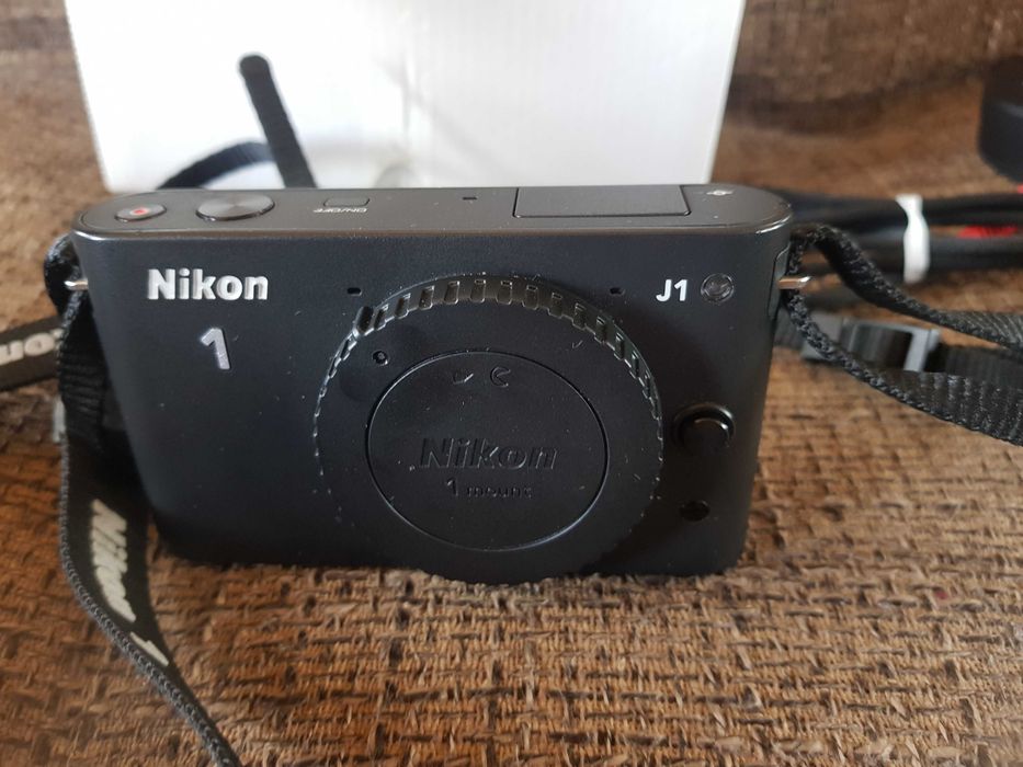 Nikon 1 J1 body - sprawny, bateria  ładowarka, pudełko.