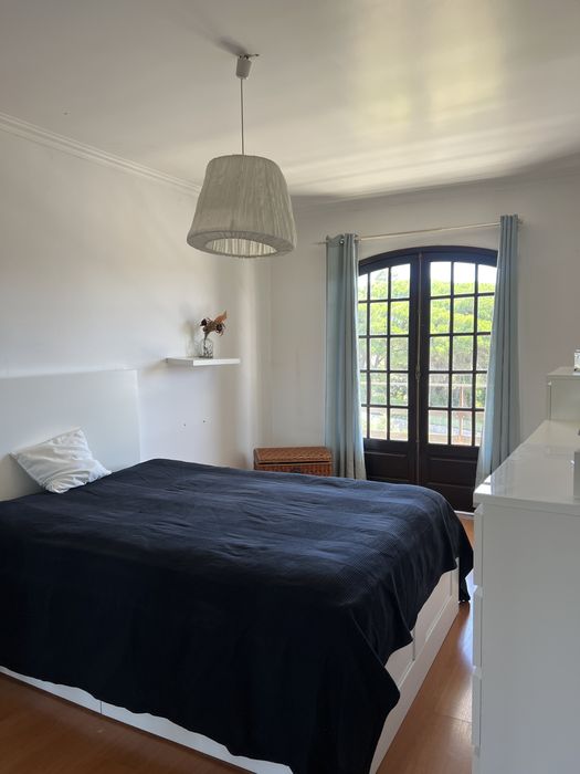 Alugo quarto -Sesimbra