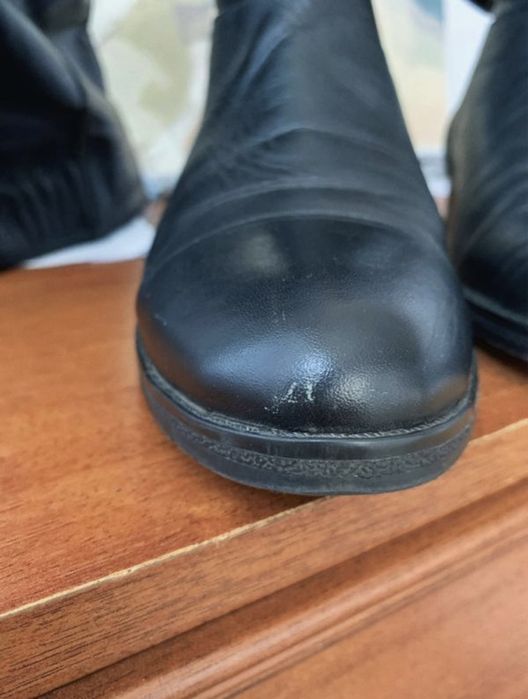 Високі демісезонні шкіряні чоботи