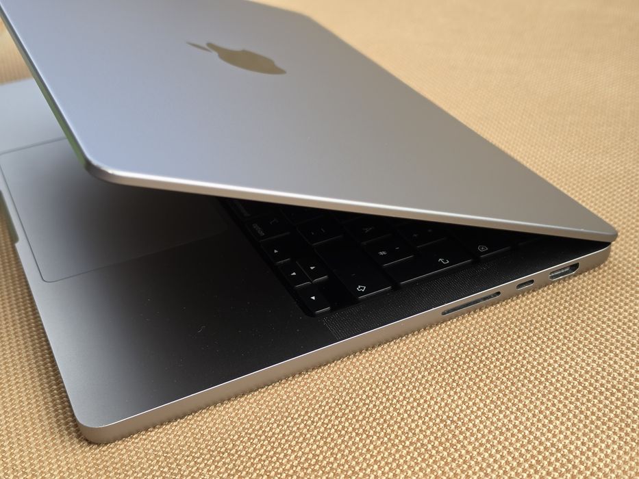 Ноутбук Apple Macbook Pro A2442, M1 Pro, 16/500gb