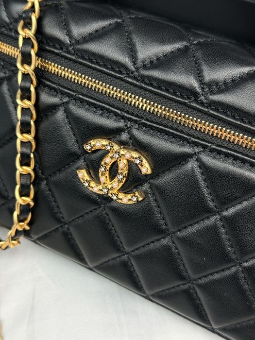 Сумка Chanel Vanity Case Bag in Black Leather