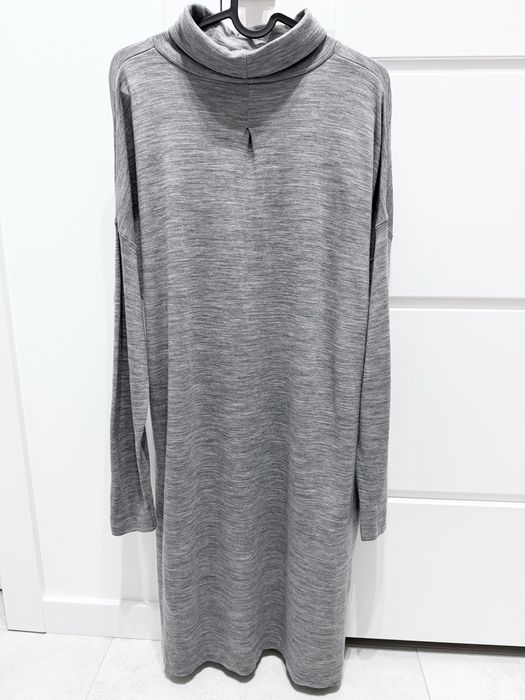 Sukienka szara z golfem 50% wełna merino wool 45% wiskoza bambusowa