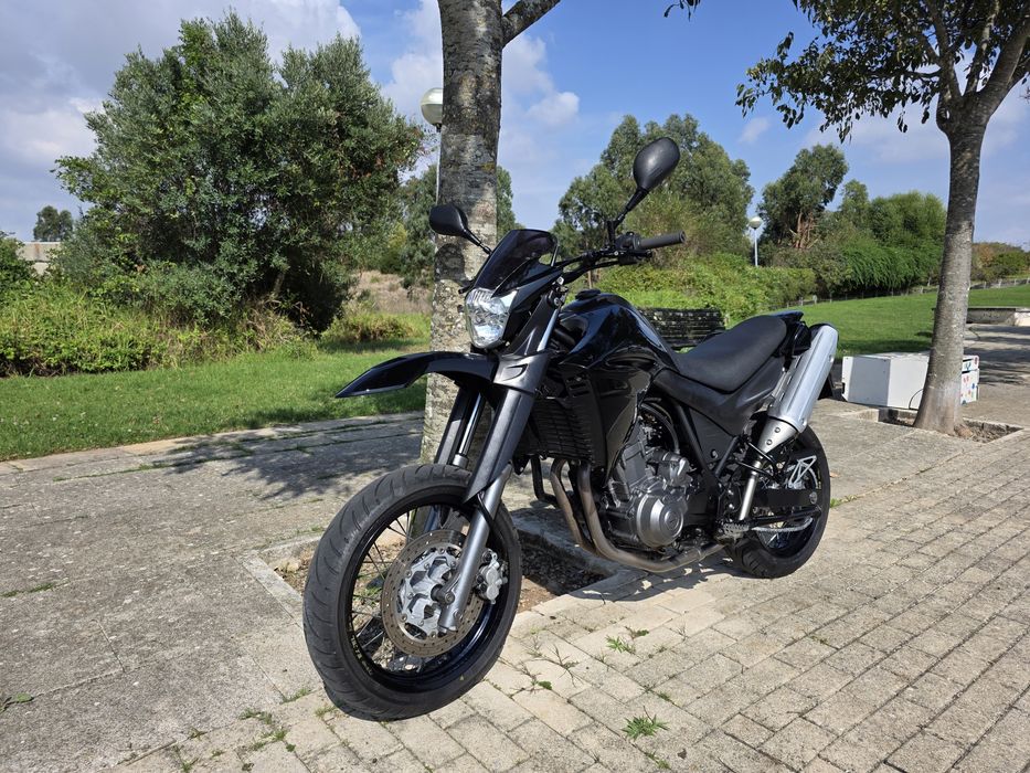 Yamaha XT660x preta