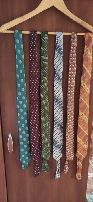 Krawaty używane (6 sztuk) .