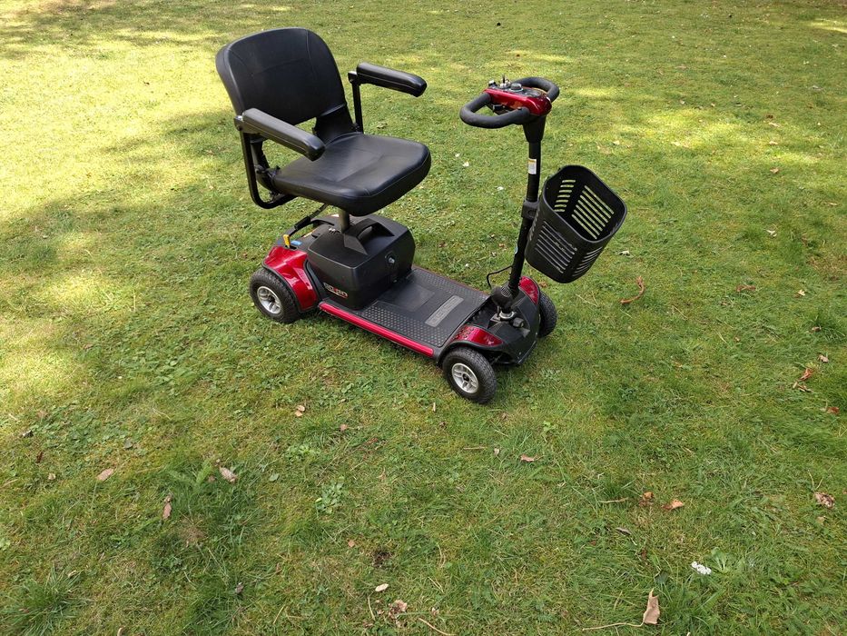 Czterokołowy skuter elektryczny Go-Go Elite Traveller.