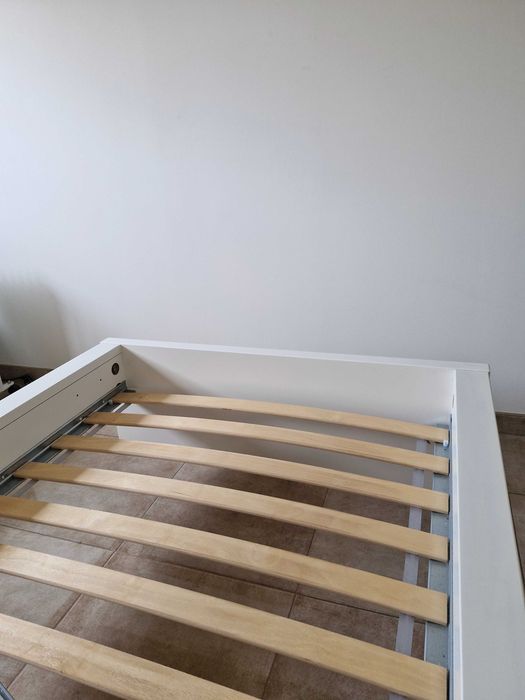 1 Cama de solteiro com estrado