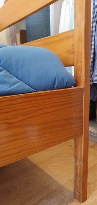 Cama sólida com colchão incl.