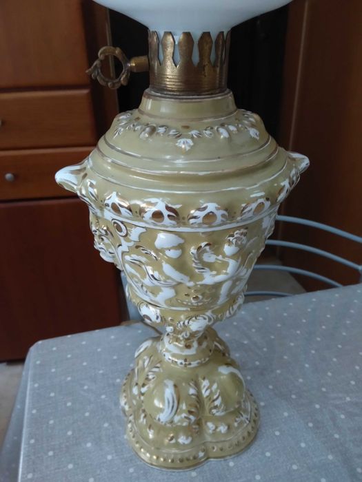 Candeeiro em porcelana de Alcobaça