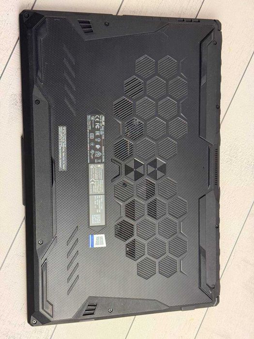 ASUS TUF A17 FX70 Ryzen 7 4800H GTX 1660Ti 16ram ssd 512 120hz