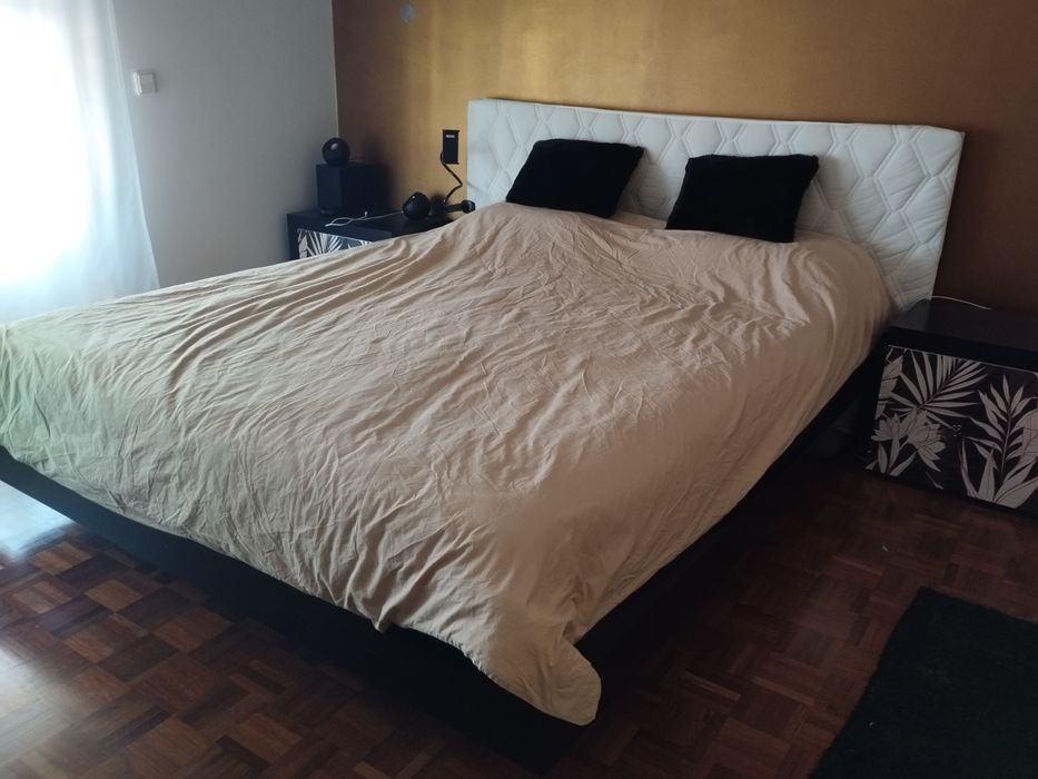 Mobília de quarto completa com colchão em madeira preta