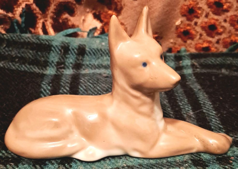 Фарфоровая статуэтка "Овчарка"