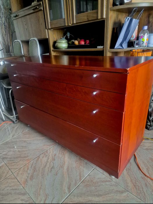 Cómoda em Cerejeira