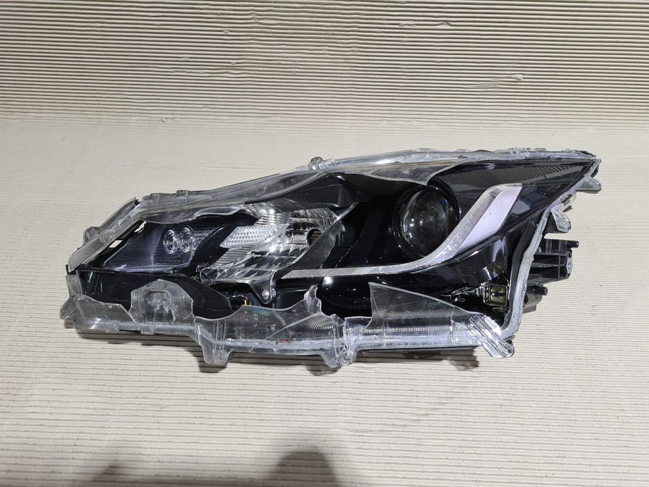 LAMPA przednia lewa przód lewy Toyota COROLLA E21 SEDAN 17-