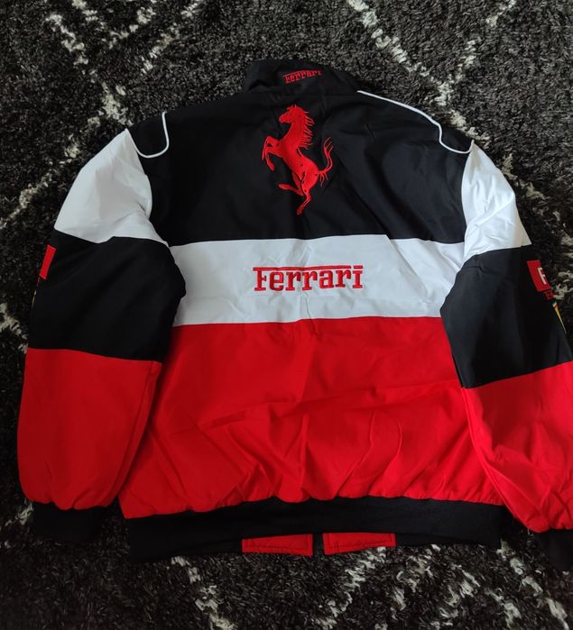 Kurtka Ferrari F1 czarno-biało-czerwona L nowa
