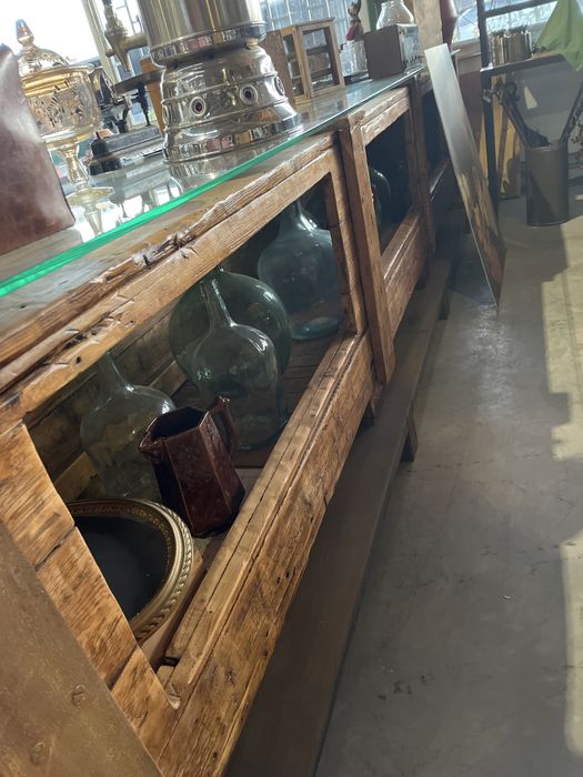 Balcão industrial de madeira antiga