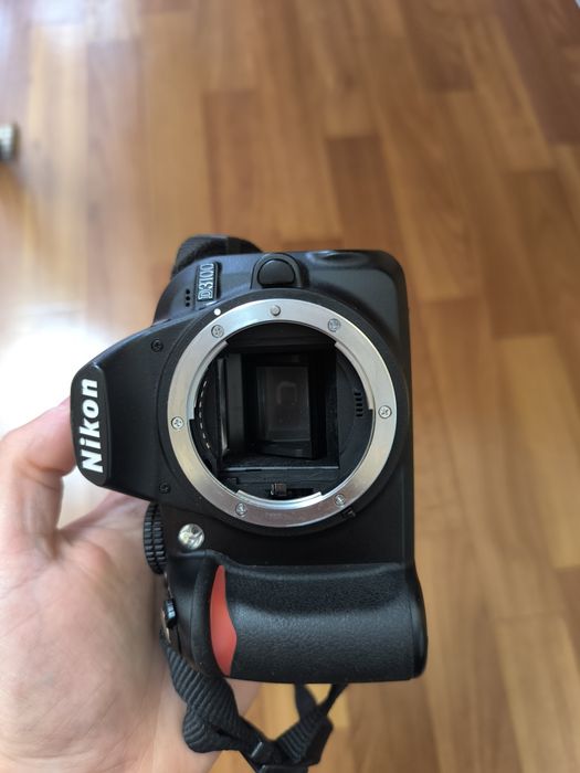 Рабочий Зеркальный фотоаппарат Nikon D3100, голая тушка