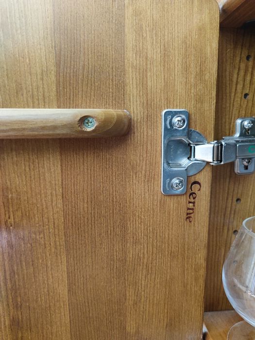 Móvel de sala CERNE com suporte TV, arrumação e louceiro