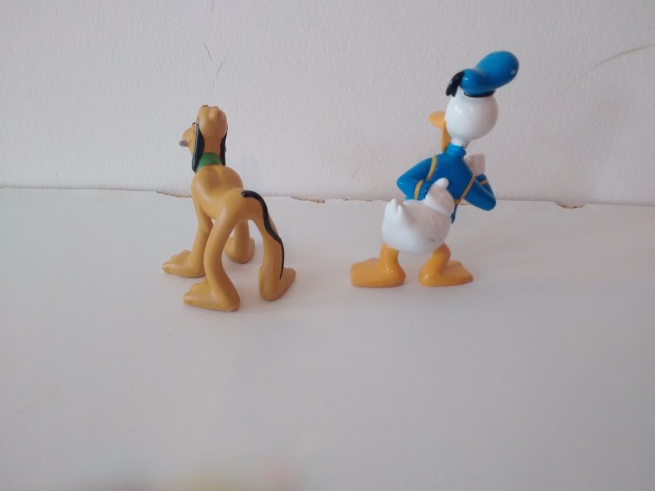 Figuras Pluto e Pato Donald