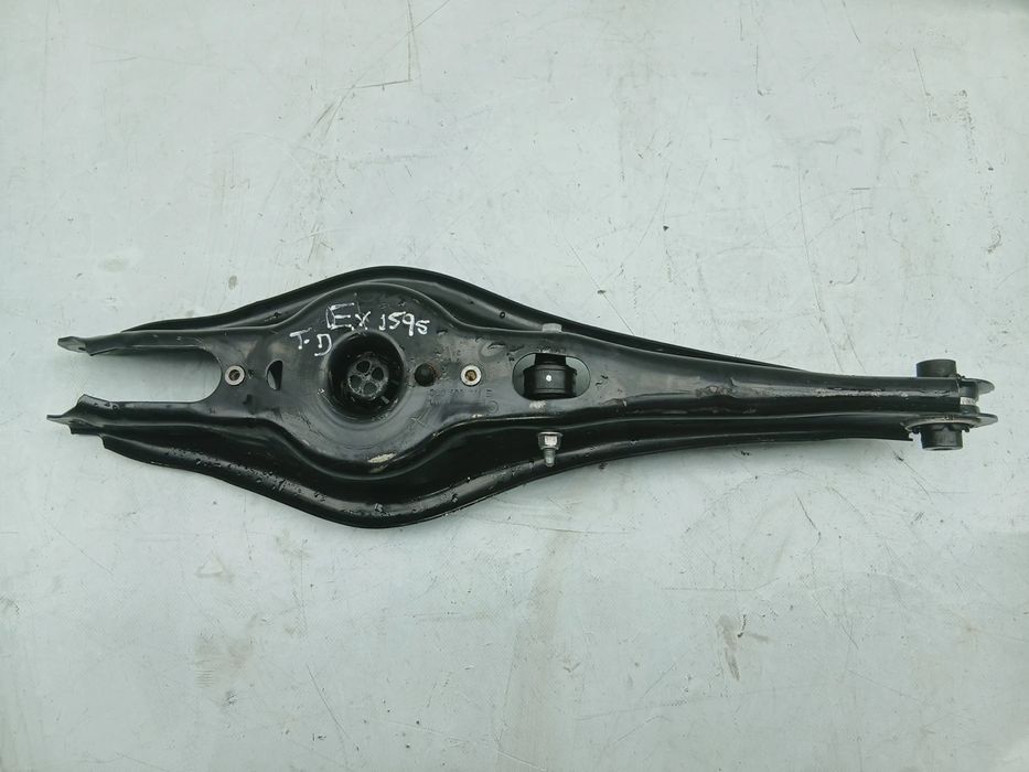 Braço de suspensão trás direito AUDI Q3 (F3B)