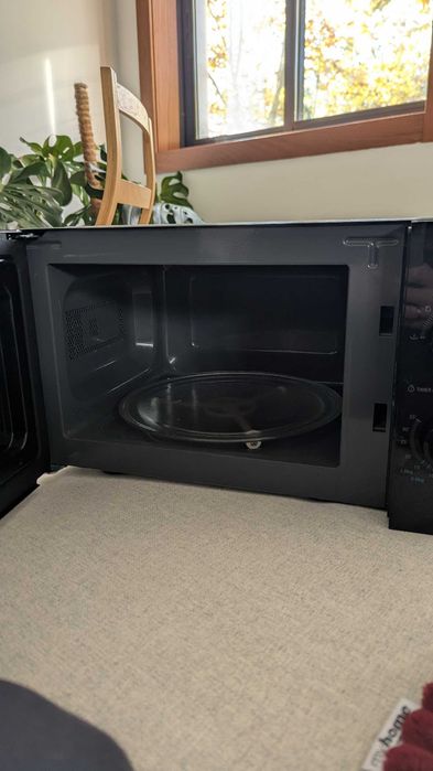 Micro-ondas Toshiba 20L 800W em excelente estado