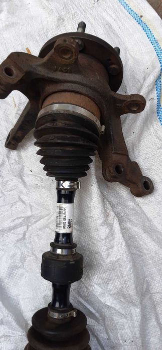 Полуось, ступица с поворотным кулаком правая в сборе KIA Sportage б/у