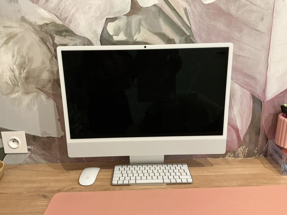 iMac with Apple M4 chip