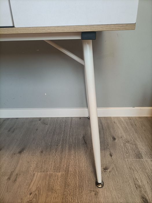 Eleganckie biurko styl skandynawski