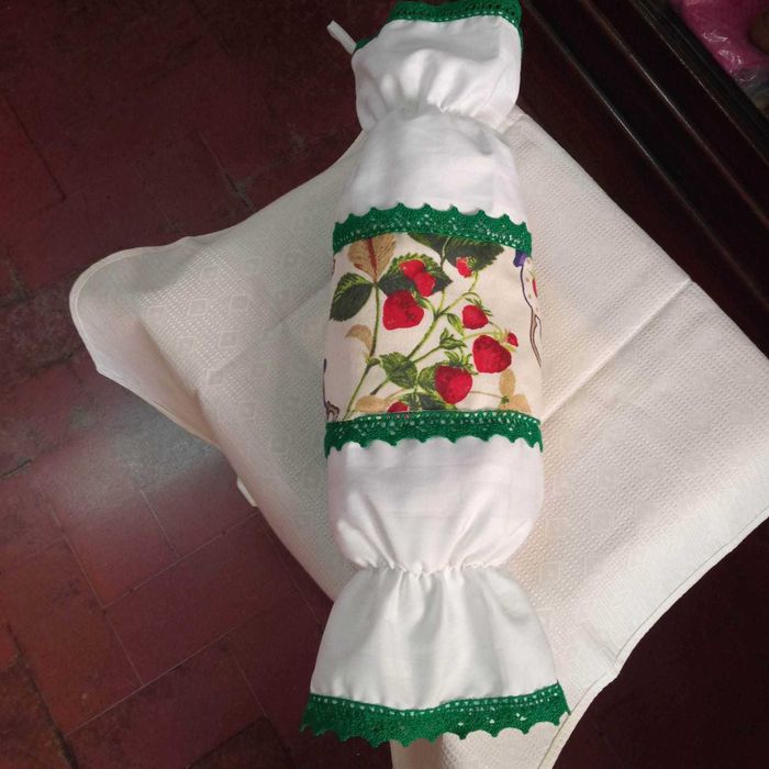 Sacos em pano decorados com vários motivos. Peças artesanais.