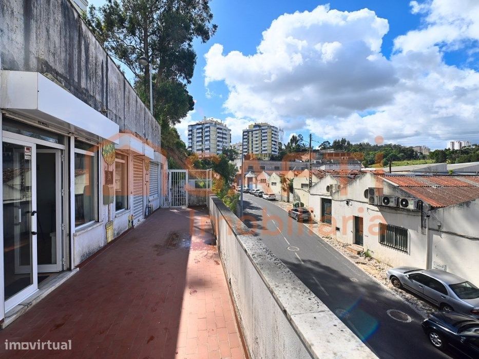 Loja com viabilidade de alteração para habitação - Póvoa de Santo A...