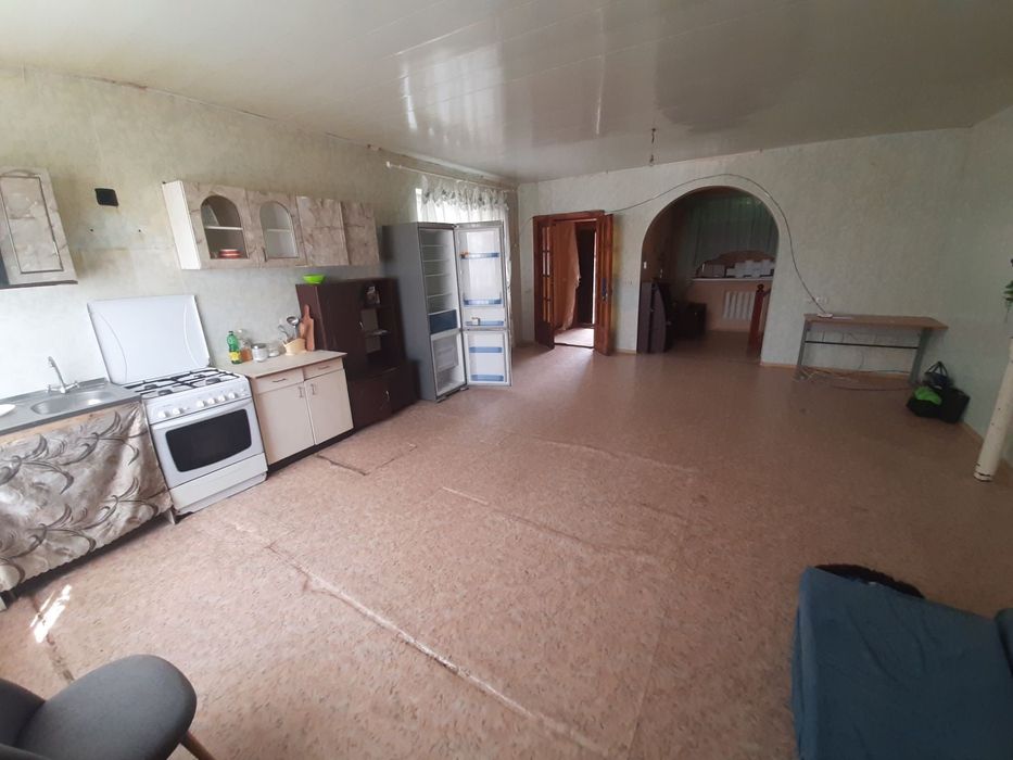 Продам будинок з зручностями іБомбосховищем,5 кімнат