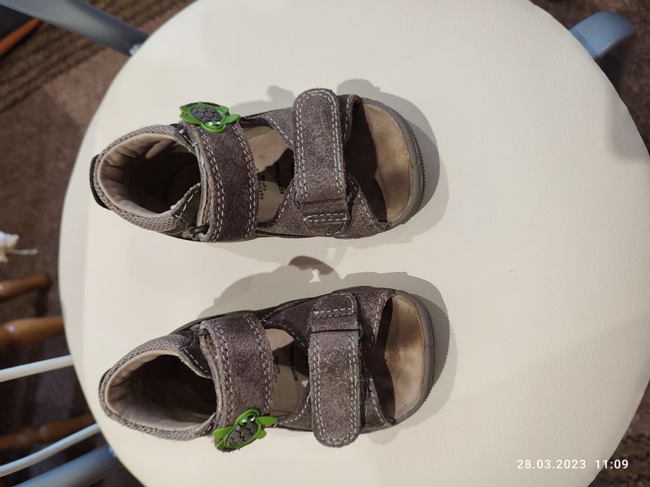 Шкіряні фірмові дитячі босоніжки