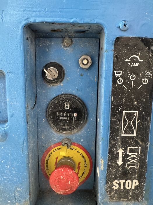 Plataforma elevatoria eletrica tesoura 8mt (usada)