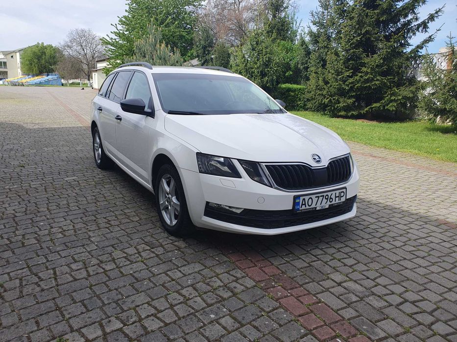 Skoda 2017 1.6 дизель, автомат
