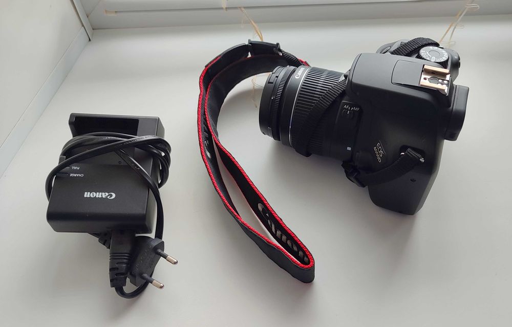Фотокамера дзеркальна Canon EOS 4000D 18-55 DC III повний комплект