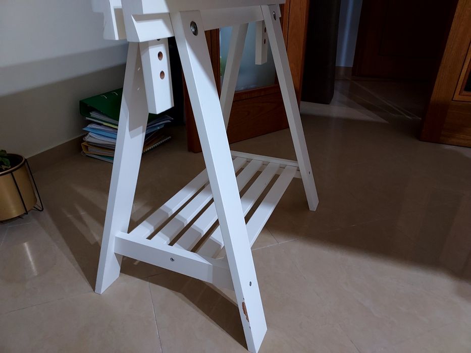 Secretaria com prateleira Ikea