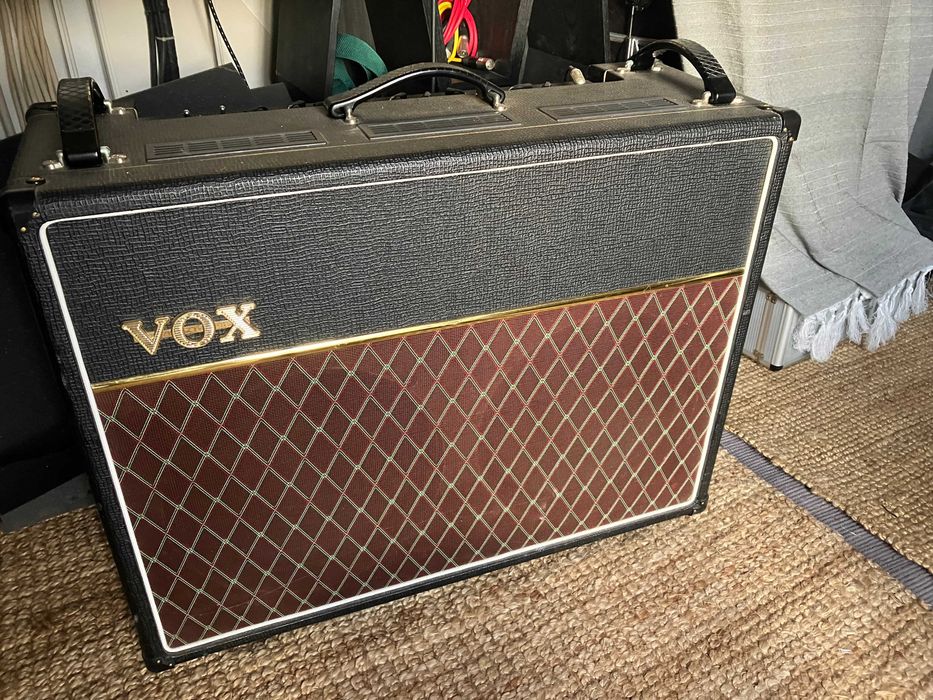 Vox Custom Classic 2-Channel 30-Watt 2x12" Guitar Combo