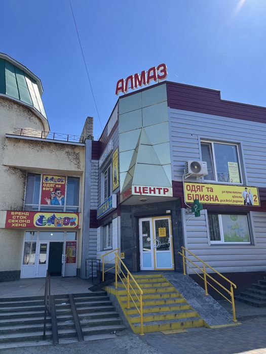 Продаж фасадного комкрційного прим. 126,6 перший поверх