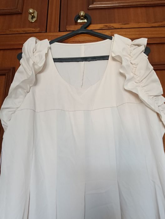 Vestido comprido em bege