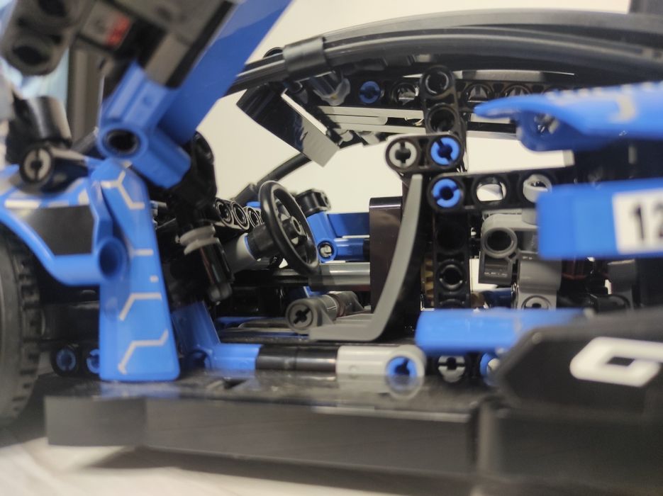 LEGO Technic McLaren Senna GTR 42123. Лего