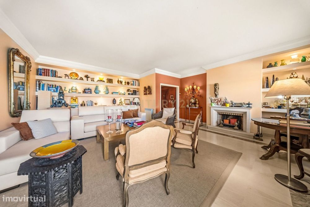 Vista Mar | Costa Da Guia, Cascais | Garagem Box 70M² | Versátil T2 Co