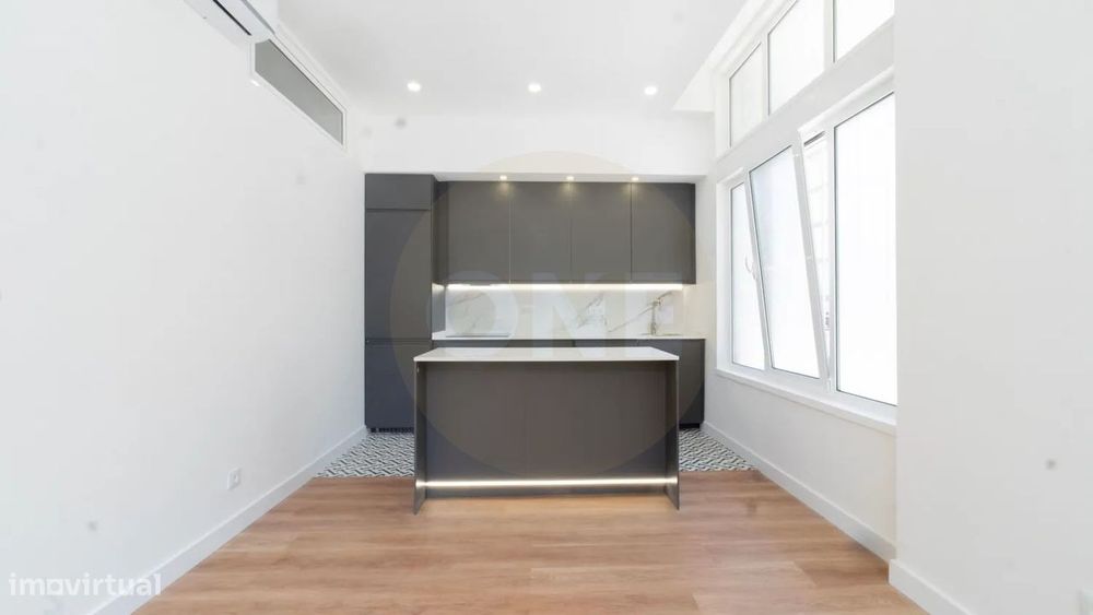 Apartamento T3 remodelado| Suite e closet | Codivel, Odivelas