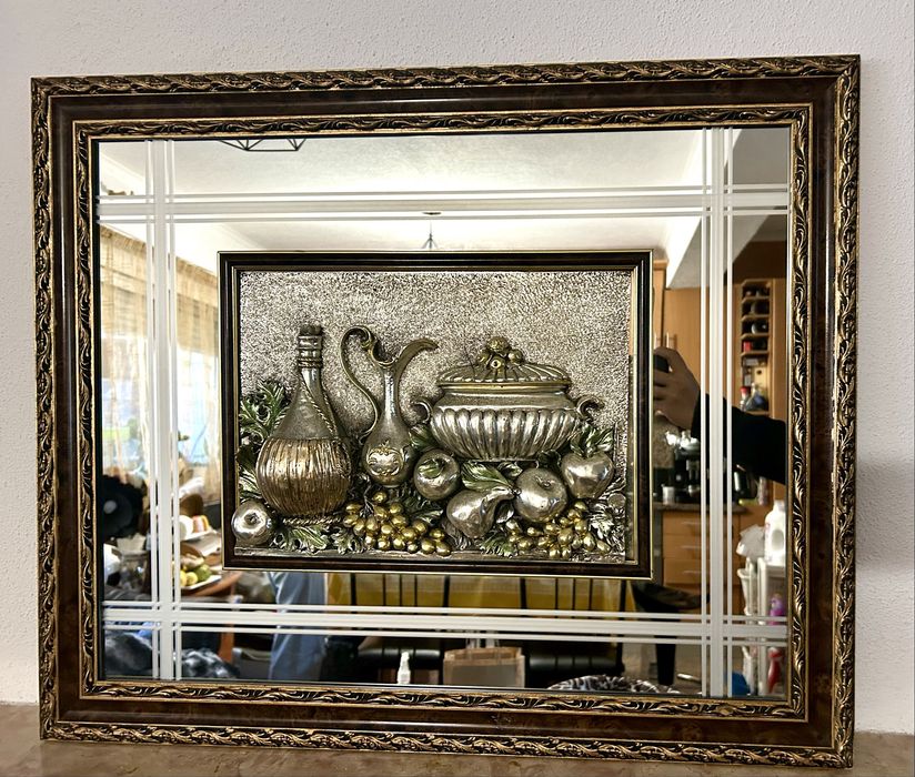 Quadro em estanho, espelhado, com moldura em castanho e dourado