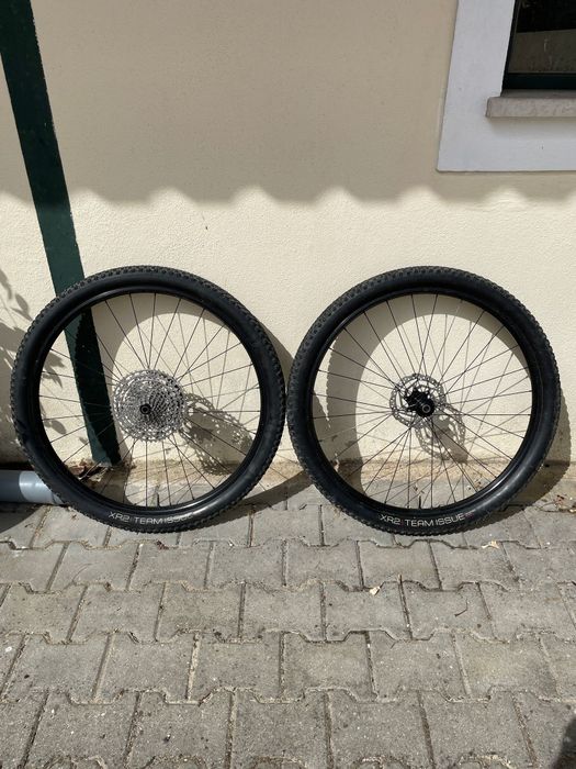 Conjunto de rodas bontrager kovee 25